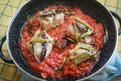 Bonito tomate piparras - Wikicocina