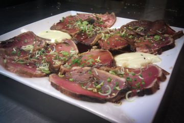 Tataki bonito mayonesa wasabi - Wikicocina
