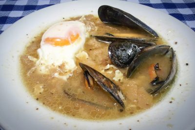 Sopa ajo huevo mejillones - Wikicocina