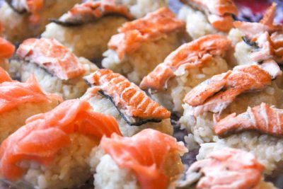 Receta nigiri sushi piel salmon - Wikicocina